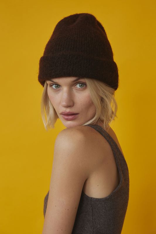 czapka damska w kolorze brązowym