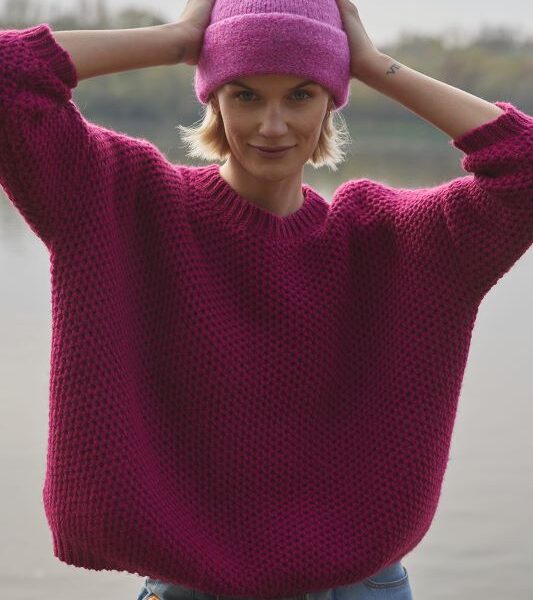 Czerwony sweter oversize z rękawem 3/4